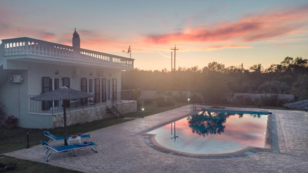 Villa Adonis Halikounas Eksteriør bilde